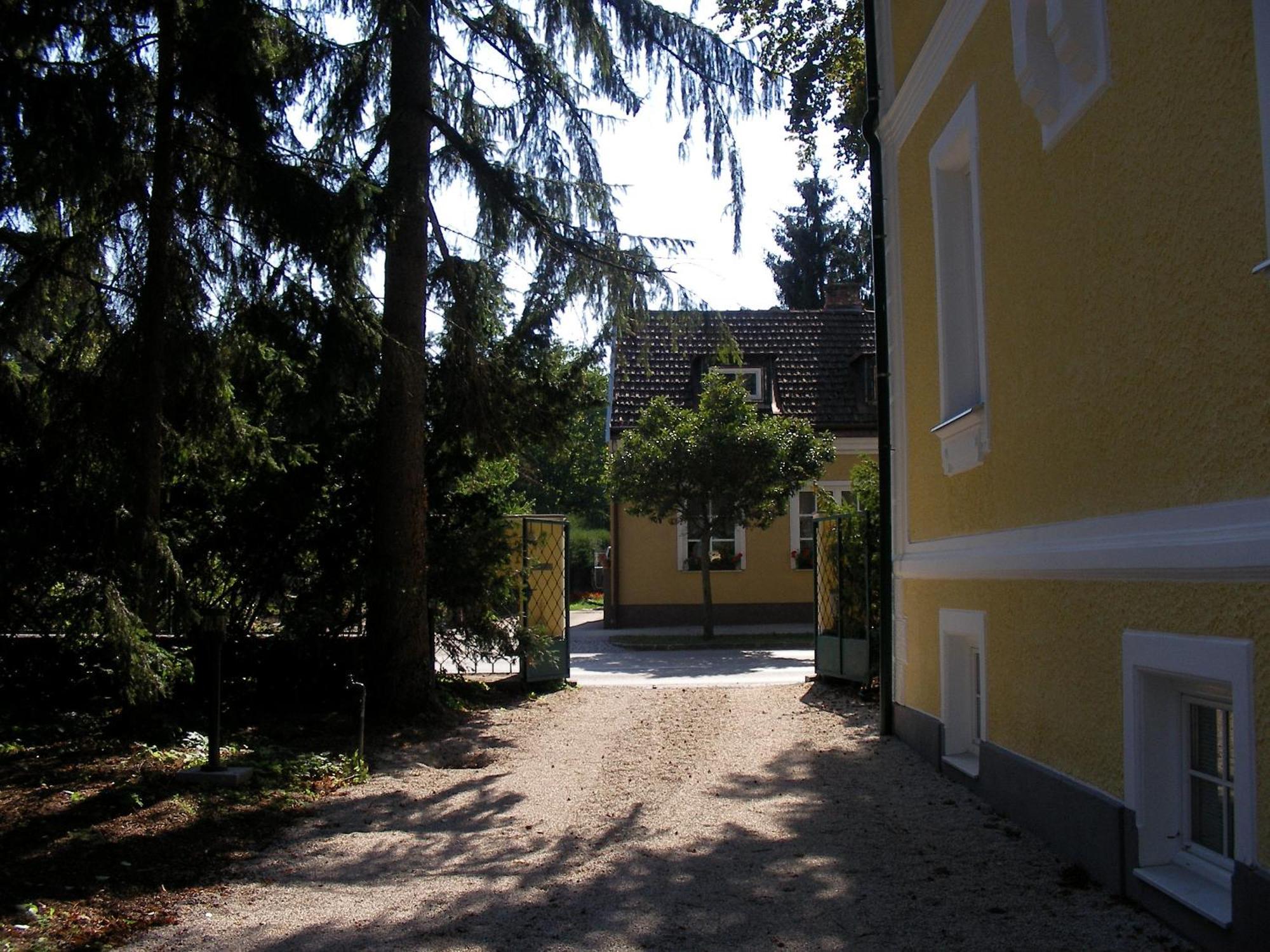 Haus *